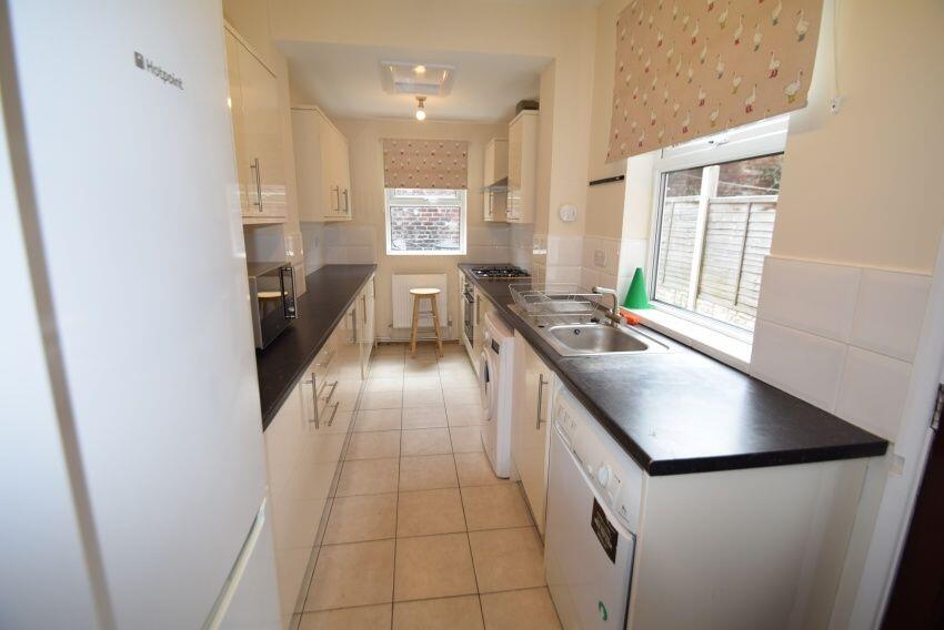 5 bed House Share for rent in Long Line. From Dove Properties - Sheffield