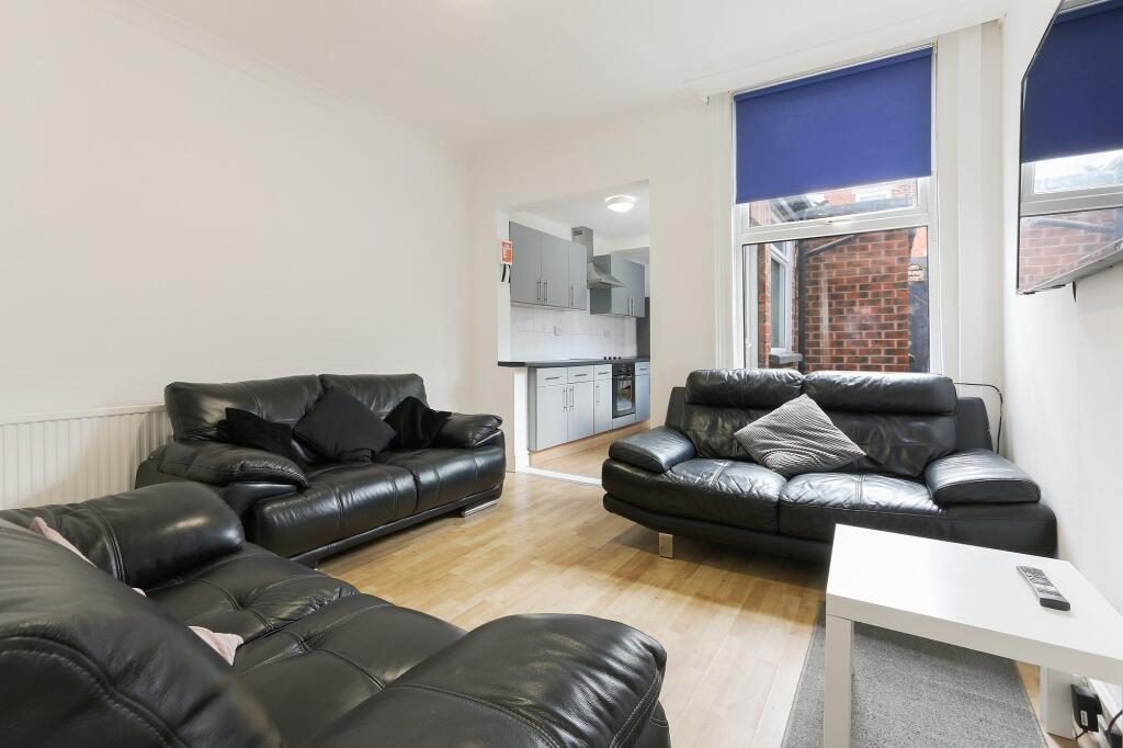 5 bed House Share for rent in Long Line. From Dove Properties - Sheffield