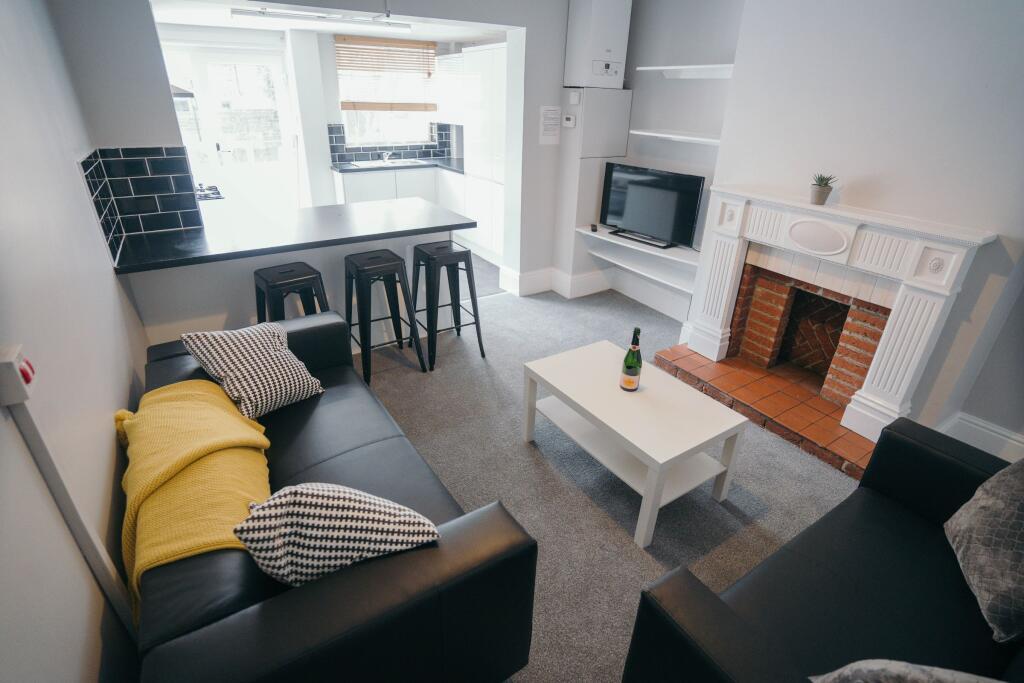 5 bed House Share for rent in Long Line. From Dove Properties - Sheffield