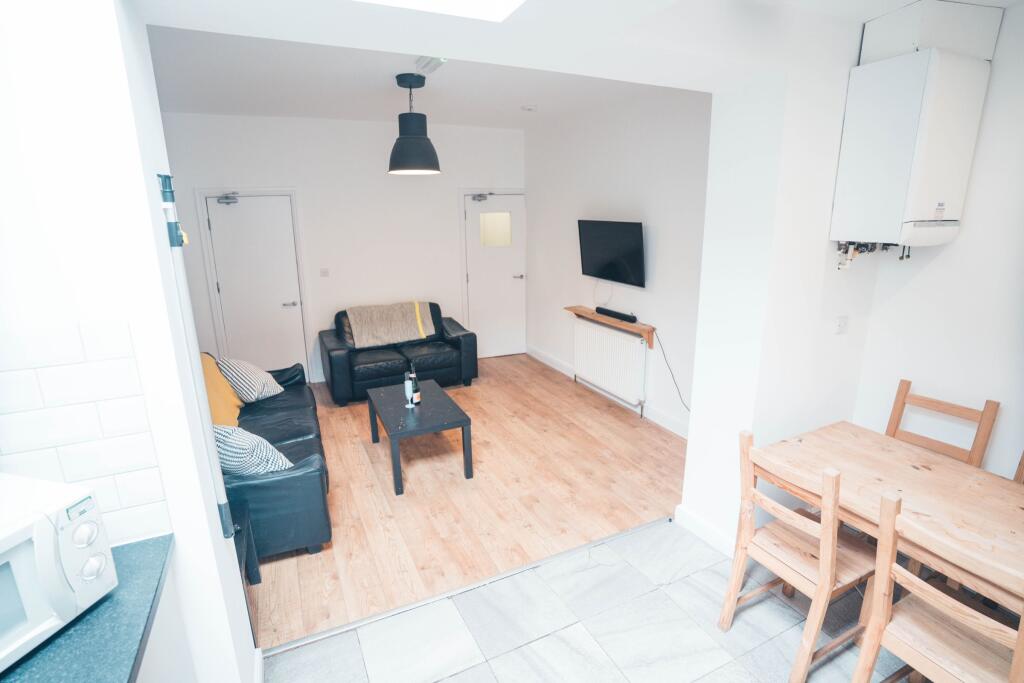 5 bed House Share for rent in Long Line. From Dove Properties - Sheffield