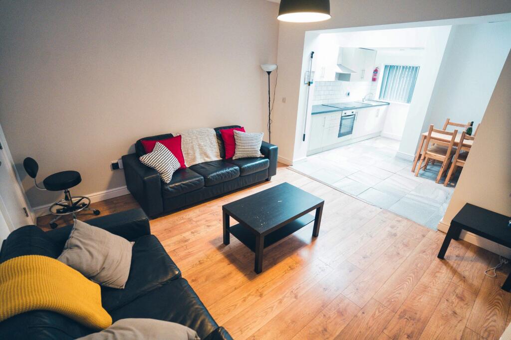 5 bed House Share for rent in Long Line. From Dove Properties - Sheffield