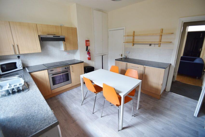 4 bed House Share for rent in Long Line. From Dove Properties - Sheffield