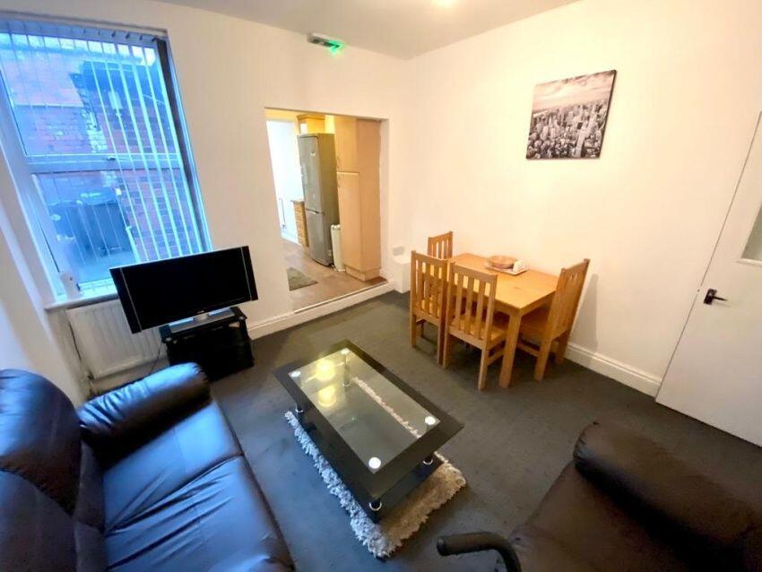 3 bed House Share for rent in Long Line. From Dove Properties - Sheffield