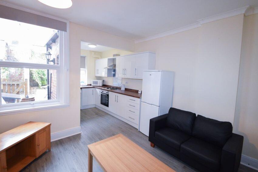 3 bed House Share for rent in Long Line. From Dove Properties - Sheffield