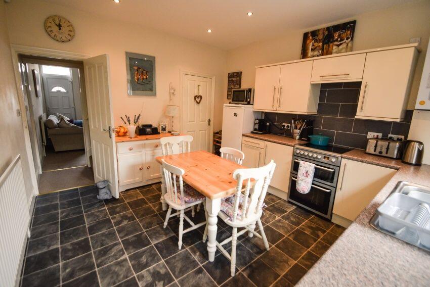 3 bed House Share for rent in Long Line. From Dove Properties - Sheffield