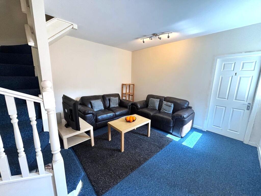 3 bed House Share for rent in Long Line. From Dove Properties - Sheffield