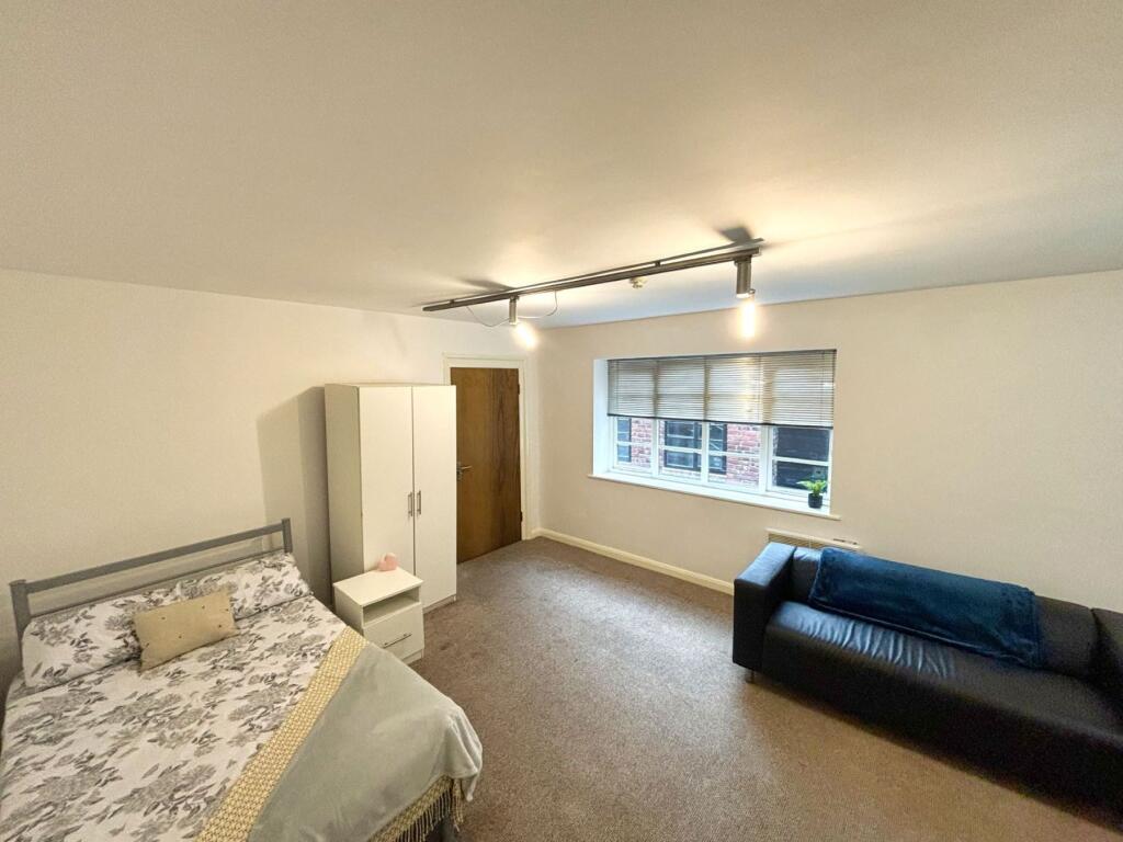 4 bed Studio for rent in Sheffield. From Dove Properties - Sheffield