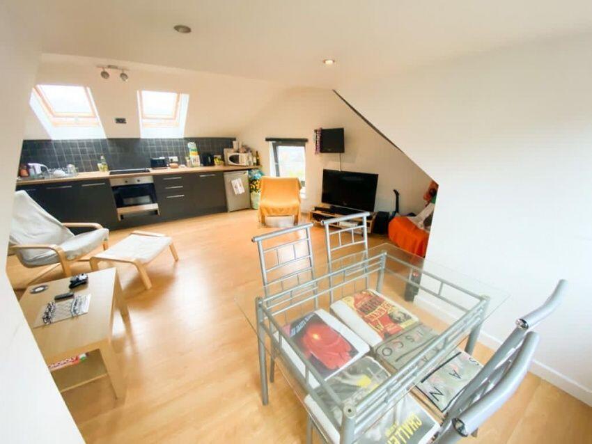 2 bed 1st Floor Flat for rent in Long Line. From Dove Properties - Sheffield