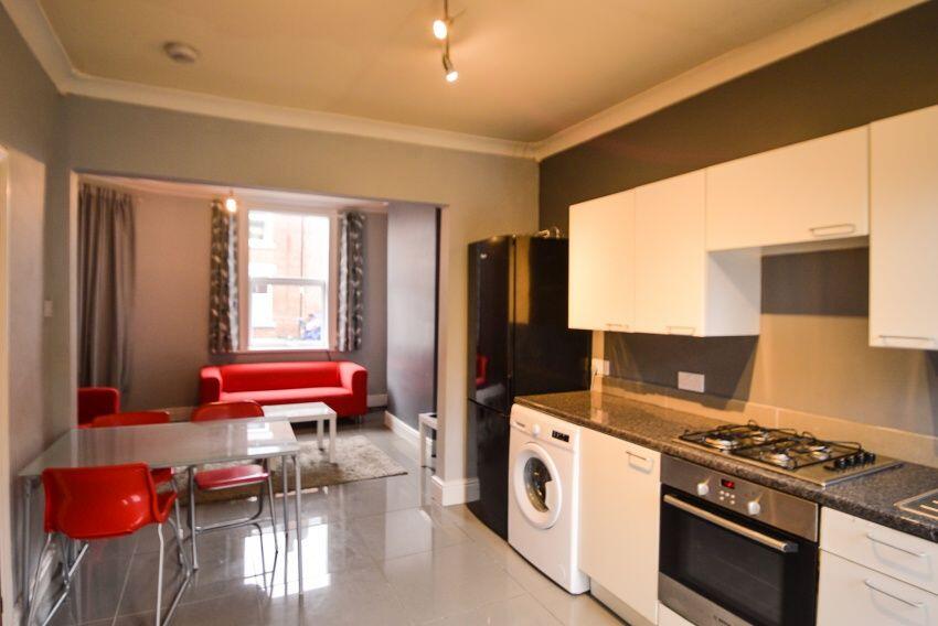 4 bed House Share for rent in Long Line. From Dove Properties - Sheffield