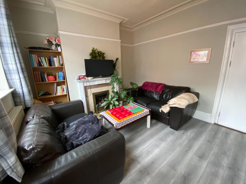 4 bed House Share for rent in Long Line. From Dove Properties - Sheffield