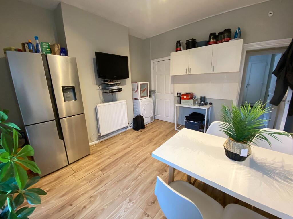 4 bed House Share for rent in Long Line. From Dove Properties - Sheffield