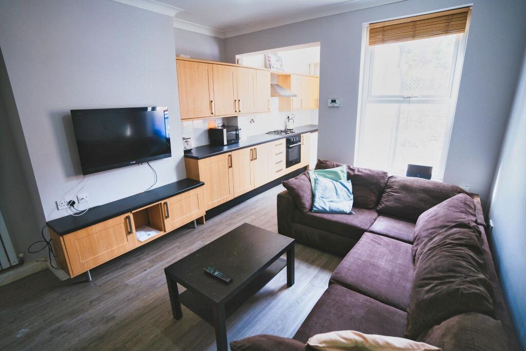 5 bed House Share for rent in Long Line. From Dove Properties - Sheffield