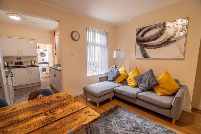 5 bed House Share for rent in Long Line. From Dove Properties - Sheffield