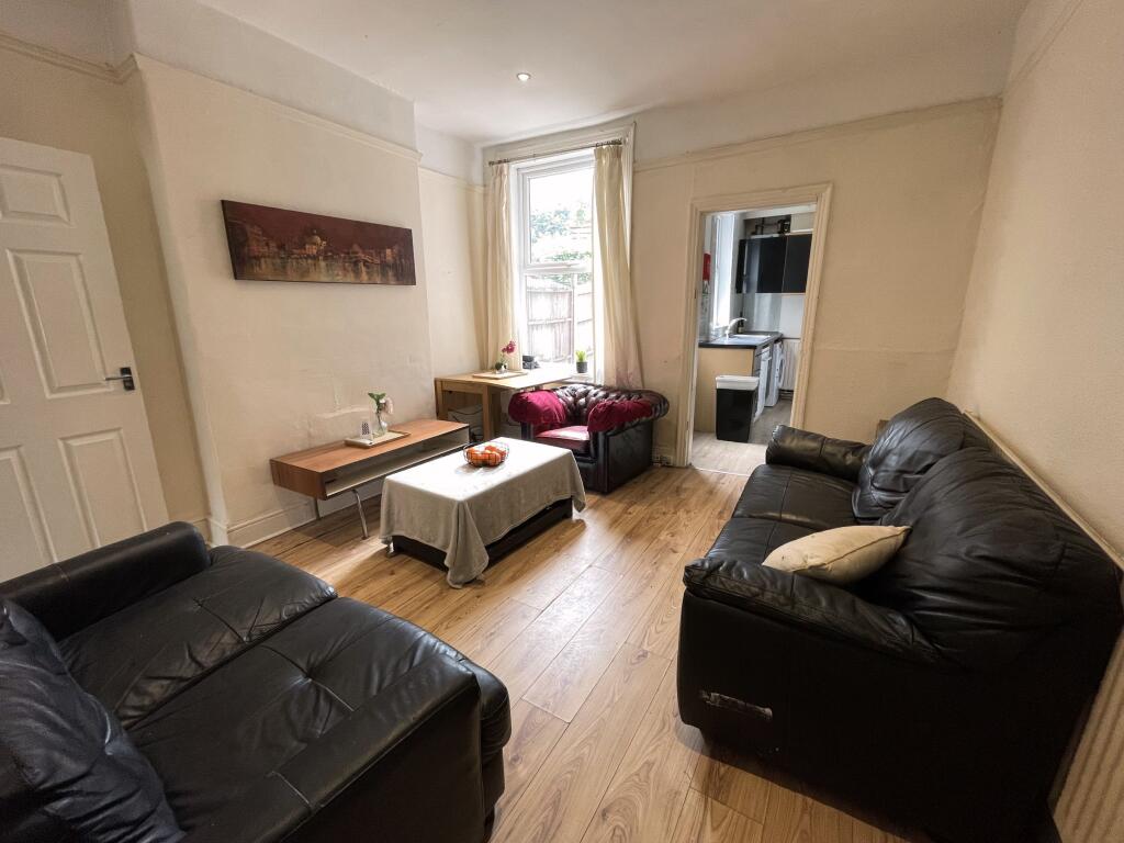 5 bed House Share for rent in Long Line. From Dove Properties - Sheffield