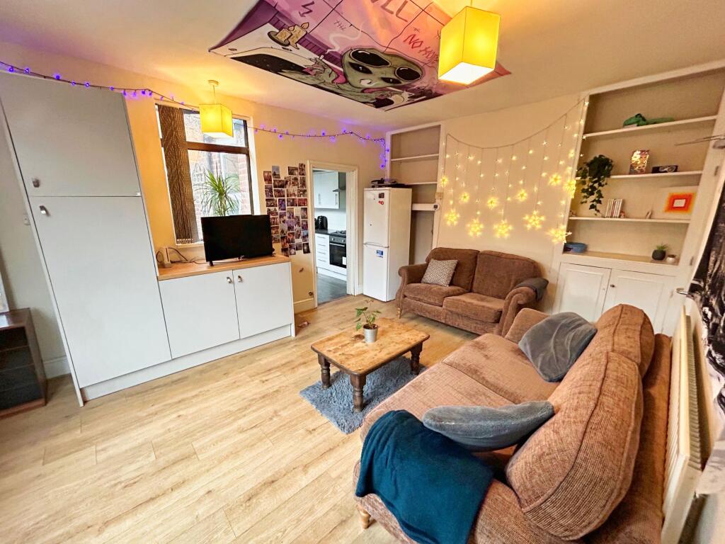 4 bed House Share for rent in Long Line. From Dove Properties - Sheffield