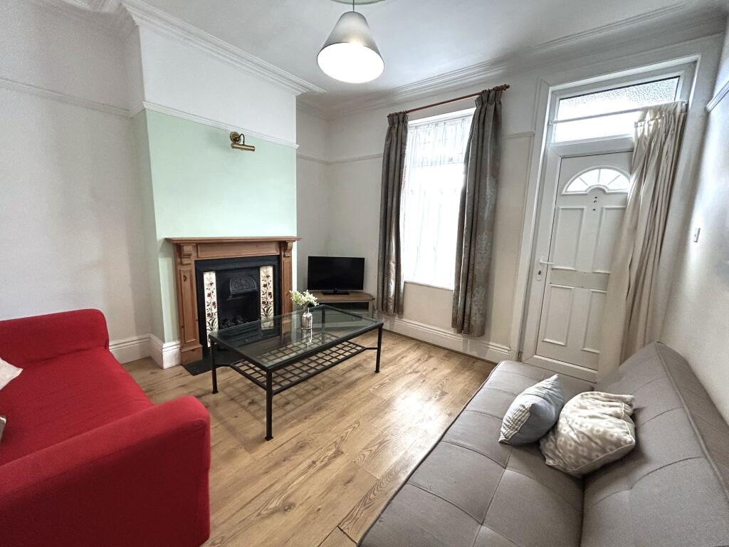 3 bed House Share for rent in Long Line. From Dove Properties - Sheffield