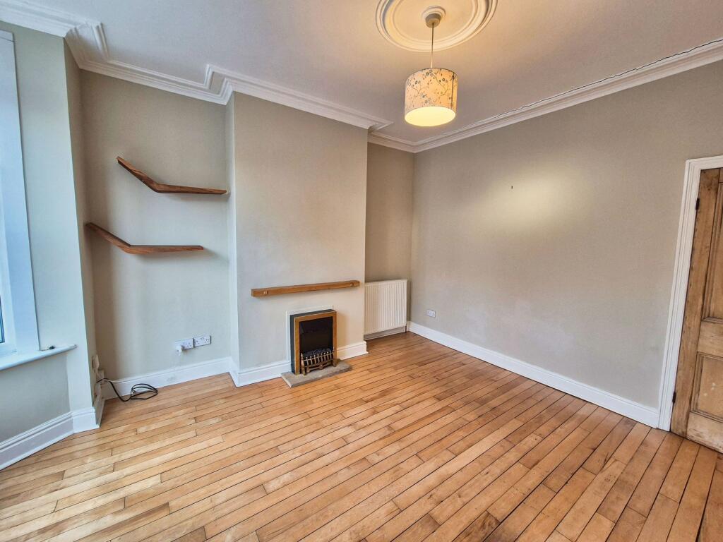 3 bed House Share for rent in Long Line. From Dove Properties - Sheffield