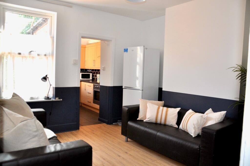 3 bed House Share for rent in Long Line. From Dove Properties - Sheffield