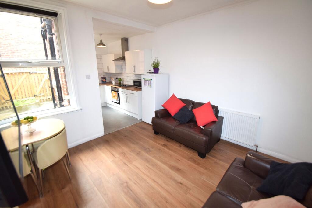 3 bed House Share for rent in Long Line. From Dove Properties - Sheffield