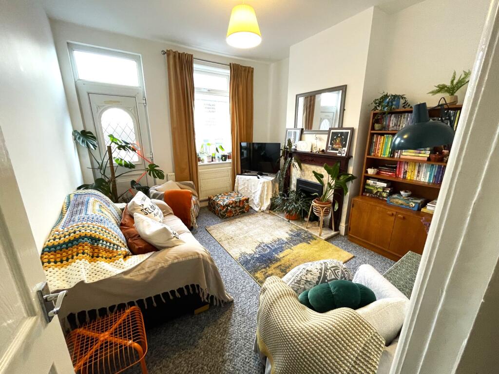 3 bed House Share for rent in Long Line. From Dove Properties - Sheffield