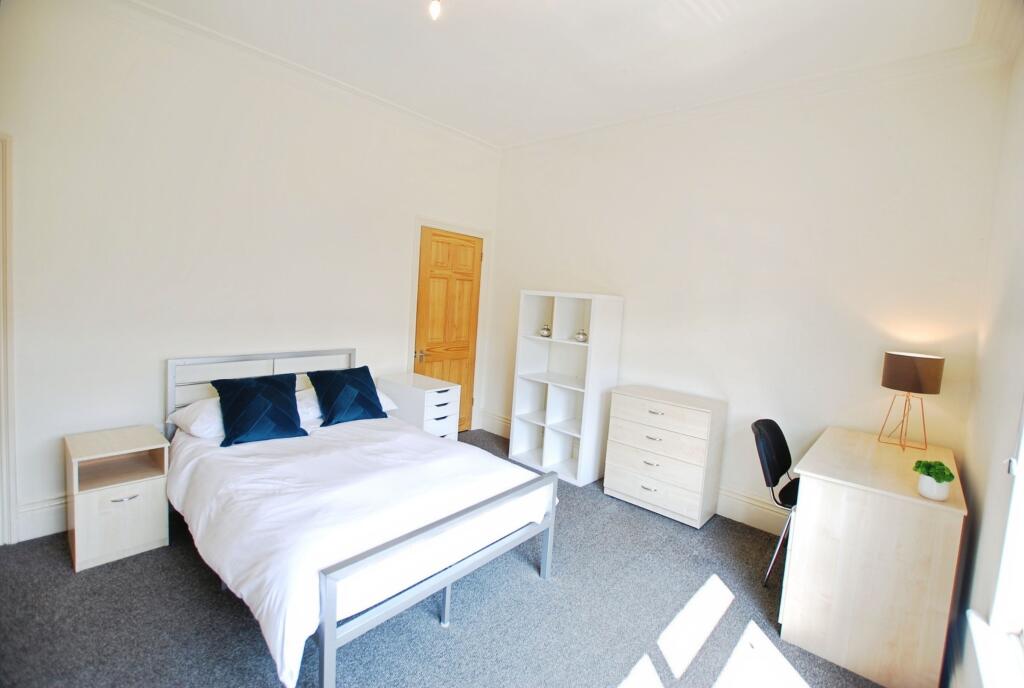3 bed Mid Terraced House for rent in Long Line. From Dove Properties - Sheffield
