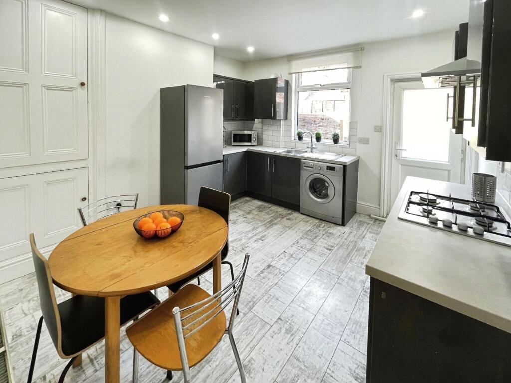 3 bed House Share for rent in Long Line. From Dove Properties - Sheffield