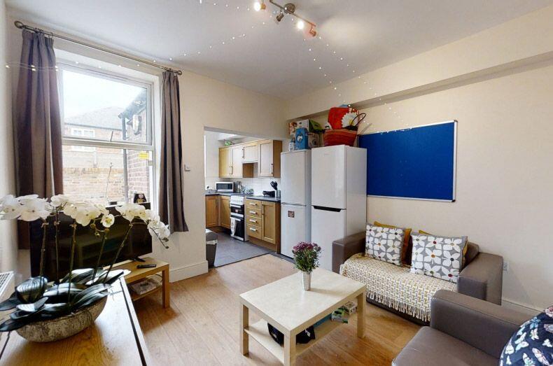 4 bed House Share for rent in Long Line. From Dove Properties - Sheffield