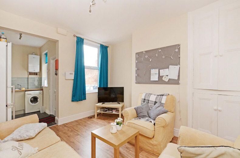 4 bed Mid Terraced House for rent in Long Line. From Dove Properties - Sheffield