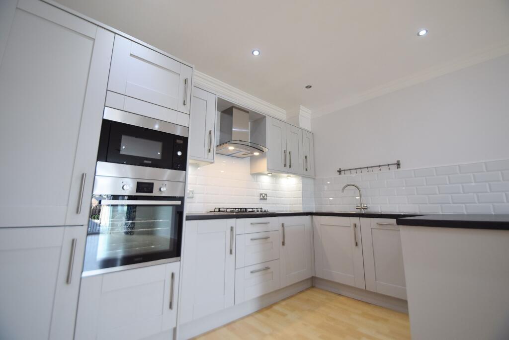 2 bed 1st Floor Flat for rent in Long Line. From Dove Properties - Sheffield
