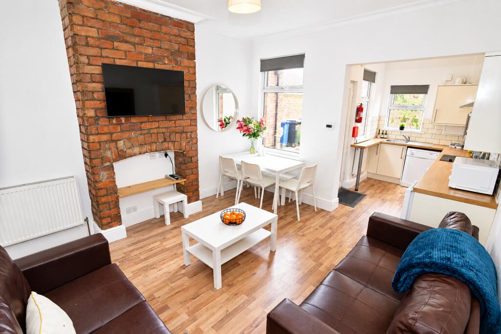 5 bed House Share for rent in Long Line. From Dove Properties - Sheffield