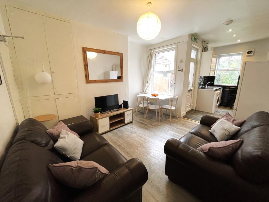 3 bed House Share for rent in Long Line. From Dove Properties - Sheffield
