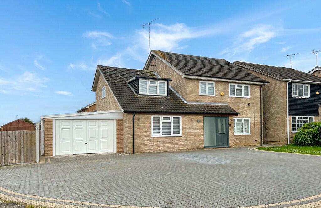 5 bed Detached House for rent in Basildon. From Temme English - Basildon