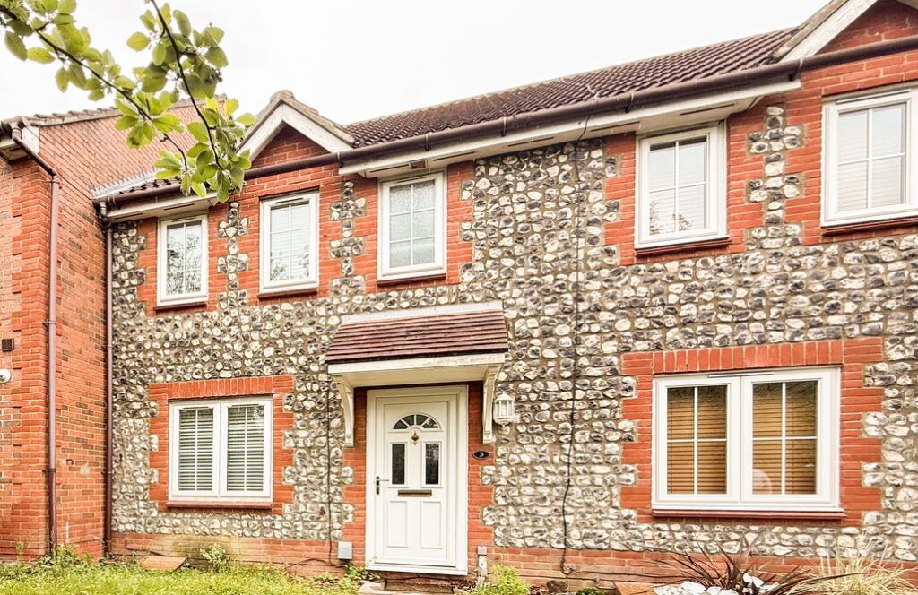 2 bed Mid Terraced House for rent in South Stifford. From Temme English - Basildon & Stanford le Hope - Lettings 2 bed Mid Terraced House for rent in South Stifford. From Temme English - Basildon & Stanford le Hope - Lettings