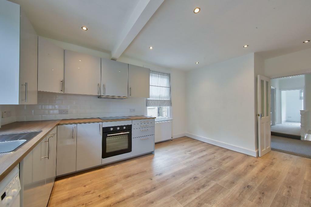 2 bed Maisonette for rent in Wimbledon. From Tennison Property