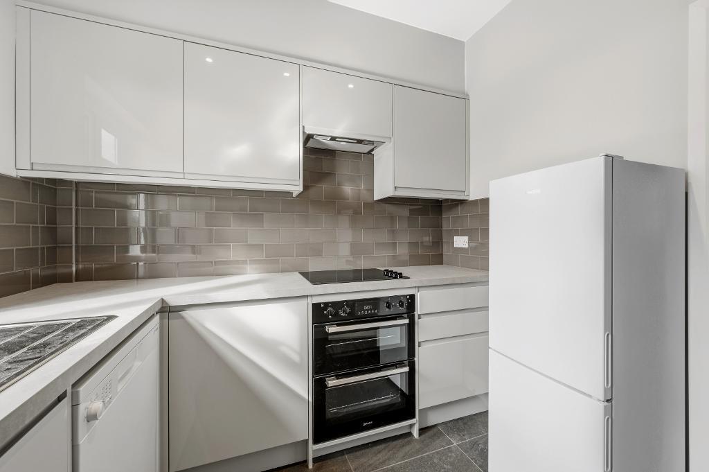 2 bed 1st Floor Flat for rent in Worcester Park. From Tennison Property - Wimbledon