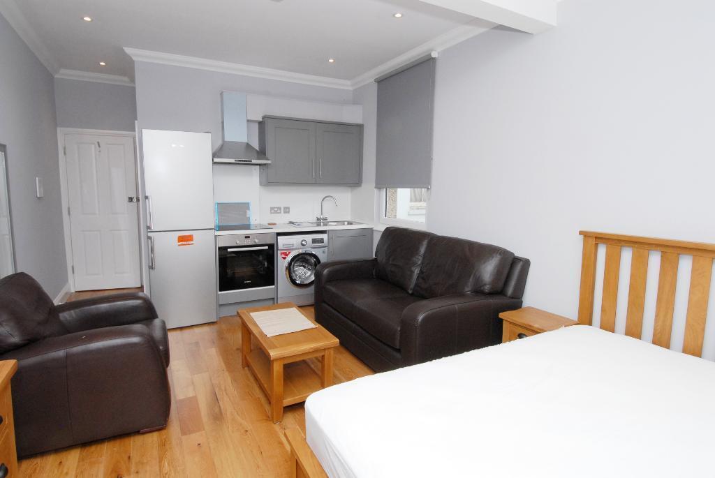 4 bed Studio for rent in Wimbledon. From Tennison Property - Wimbledon