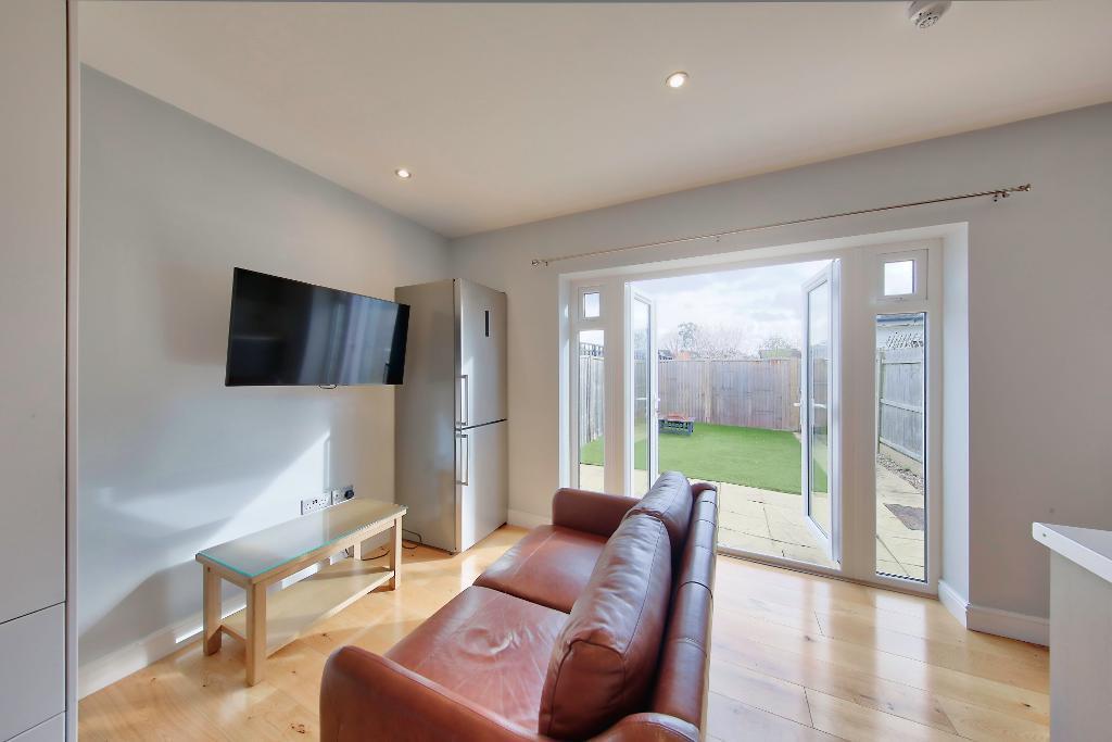 4 bed Studio for rent in Wimbledon. From Tennison Property - Wimbledon