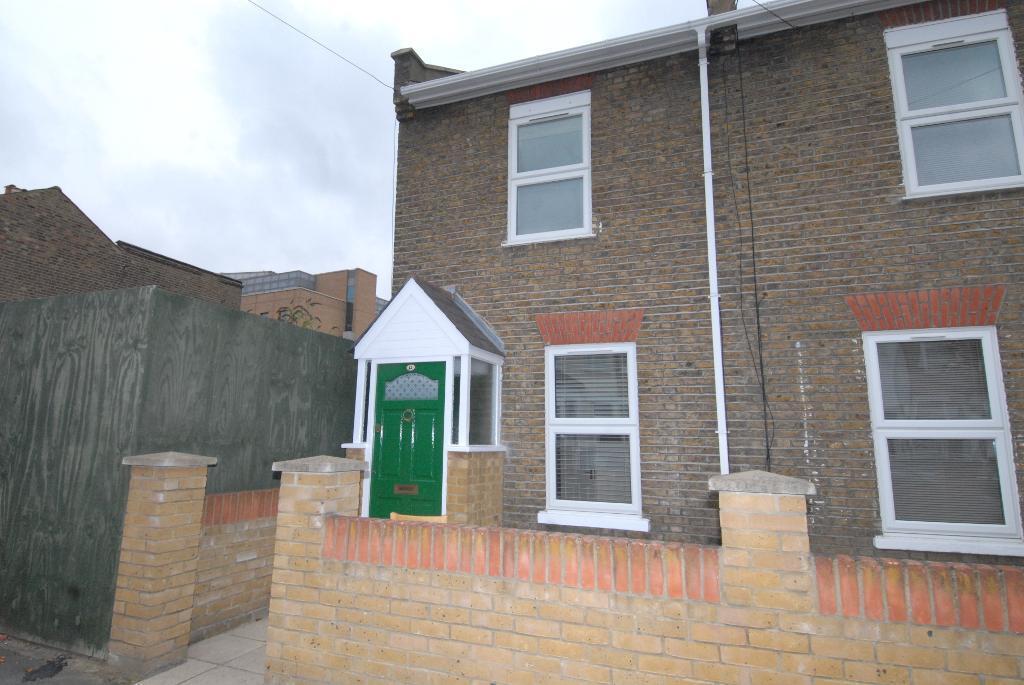 3 bed Mid Terraced House for rent in Wimbledon. From Tennison Property - Wimbledon