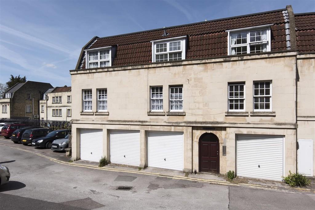 3 bed Apartment for rent in Bath. From The Apartment Company - Bath