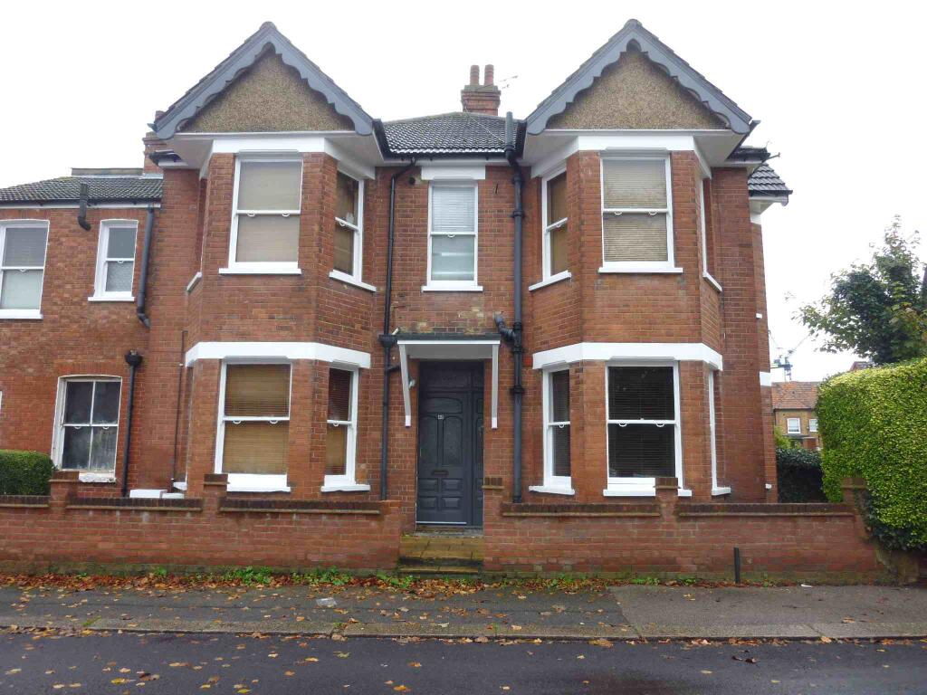 4 bed Studio for rent in Bushey. From Home Management Ltd - Bushey
