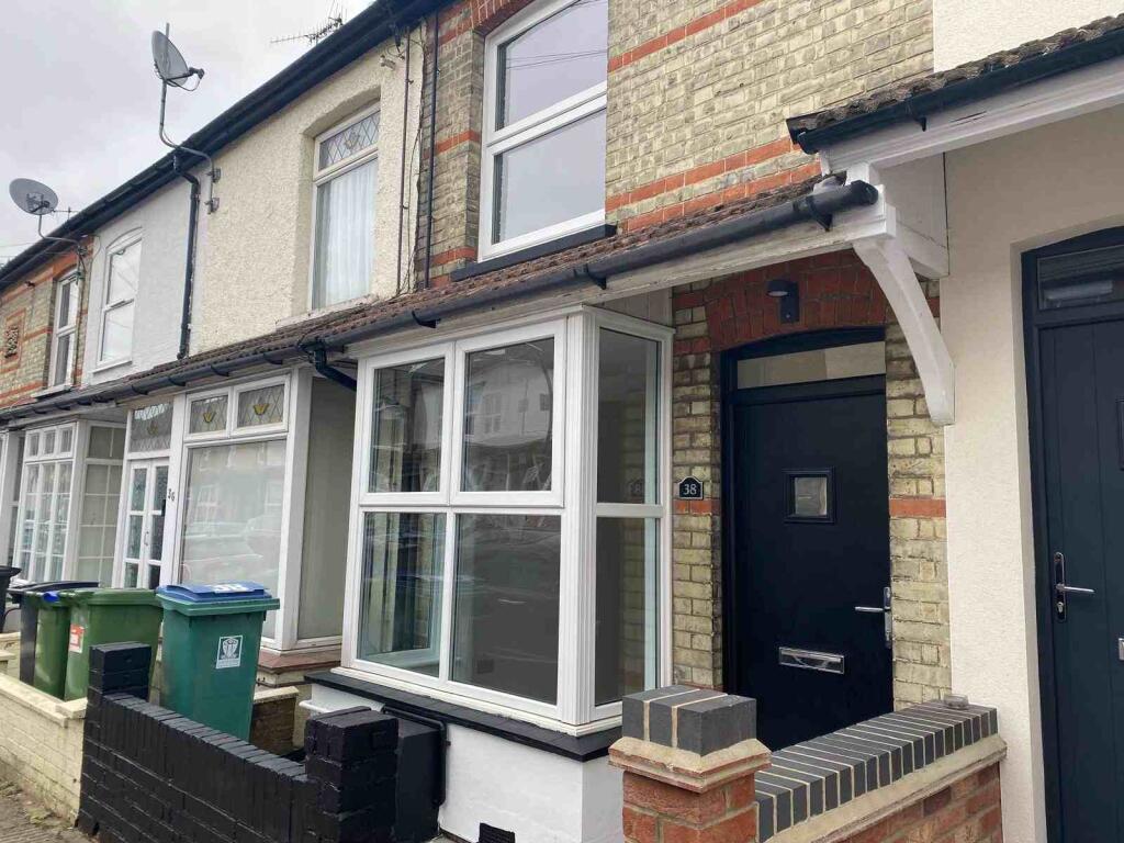 2 bed Mid Terraced House for rent in Bushey. From Home Management Ltd - Bushey 2 bed Mid Terraced House for rent in Bushey. From Home Management Ltd - Bushey