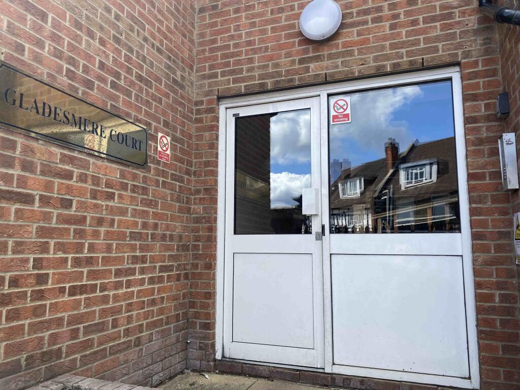 2 bed House (unspecified) for rent in Watford. From Home Management Ltd - Bushey