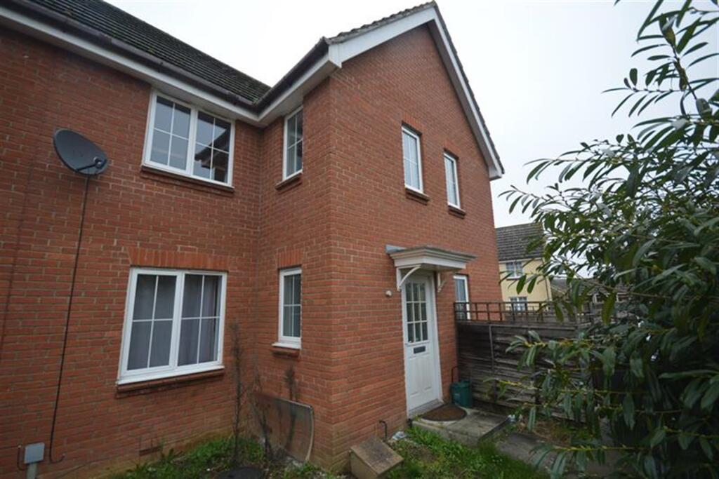 2 bed Mid Terraced House for rent in Braintree. From Kings Property - Braintree