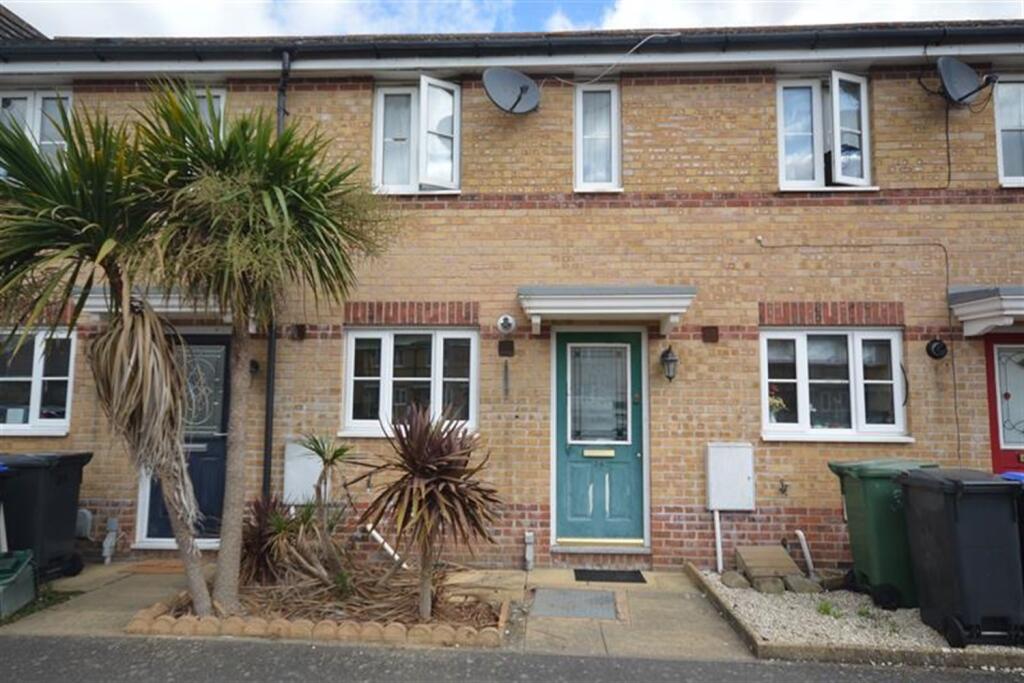 2 bed Mid Terraced House for rent in Braintree. From Kings Property - Braintree