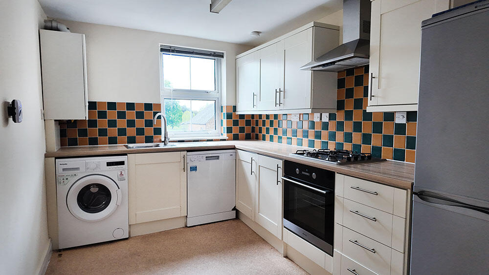 2 bed 1st Floor Flat for rent in Wanstead. From Theydons - East London - Sales
