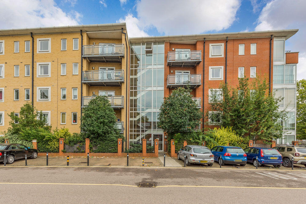 1 bed Apartment for rent in Wanstead. From Theydons - East London - Sales