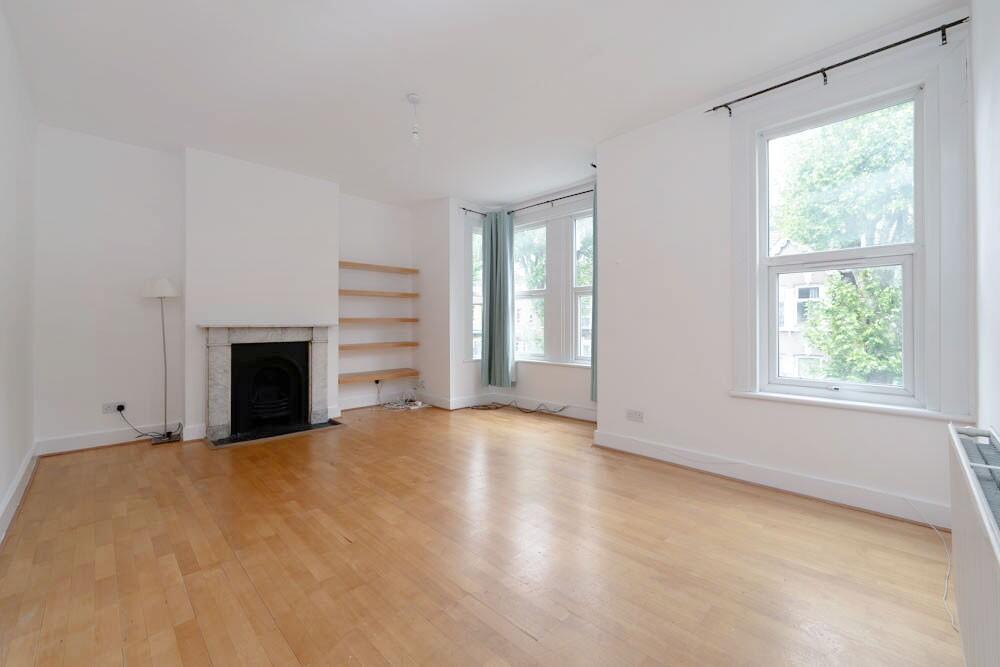 2 bed 1st Floor Flat for rent in Wanstead. From Theydons - East London - Sales
