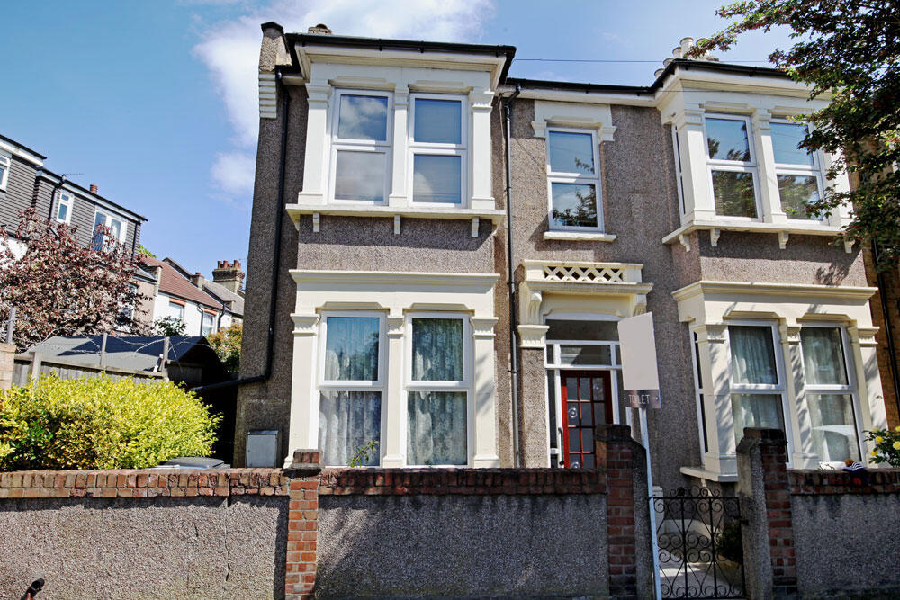 2 bed 1st Floor Flat for rent in Wanstead. From Theydons - East London - Sales 2 bed 1st Floor Flat for rent in Wanstead. From Theydons - East London - Sales