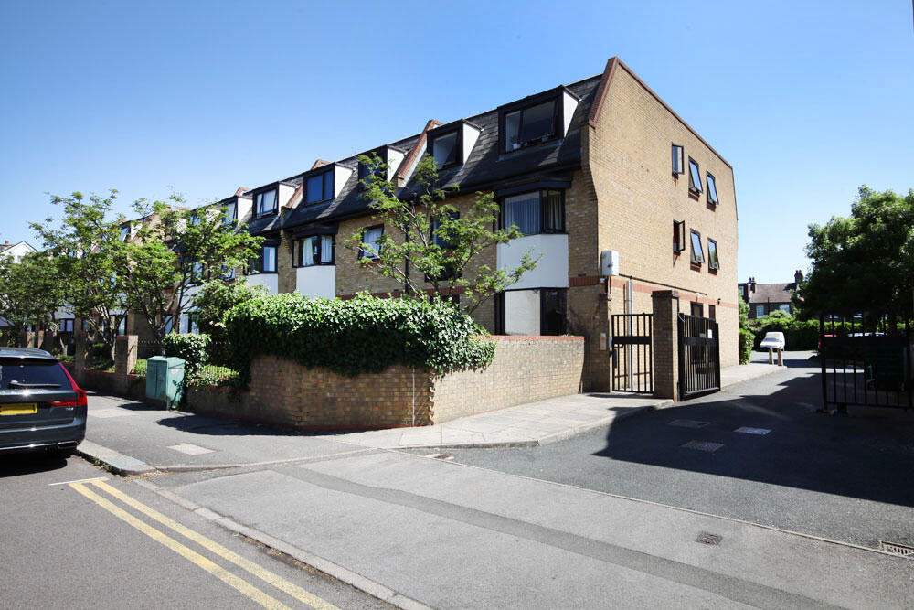 1 bed 1st Floor Flat for rent in Wanstead. From Theydons - East London - Sales 1 bed 1st Floor Flat for rent in Wanstead. From Theydons - East London - Sales