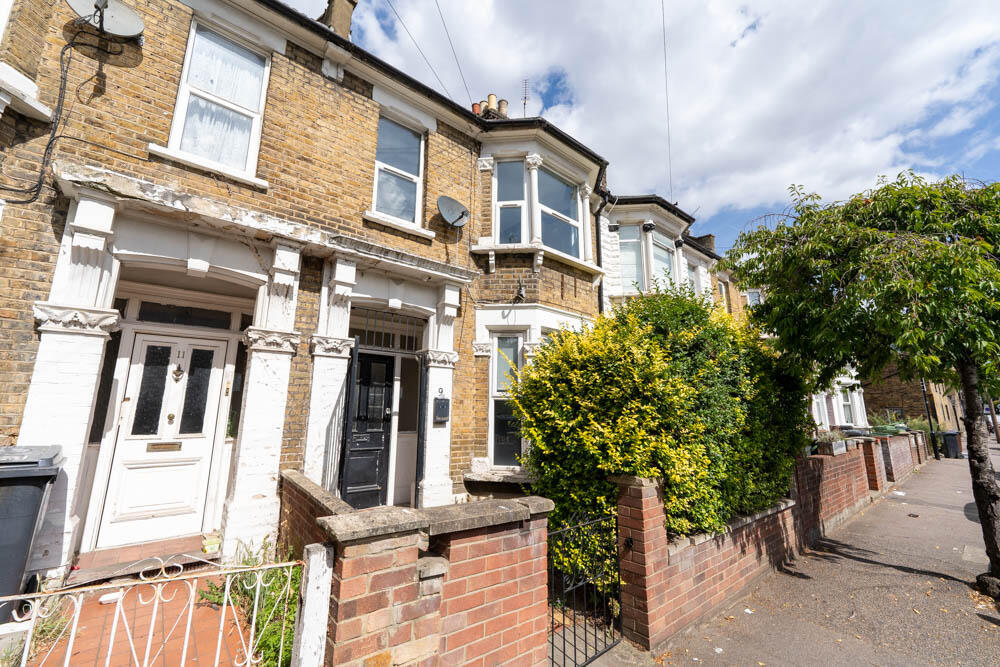 1 bed 1st Floor Flat for rent in Leyton. From Theydons - East London - Sales